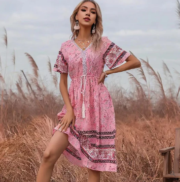 Kvinnors Midiklänning – Boho Stil – V-ringad – Knytning i Midjan – Kort Ärmslös Design