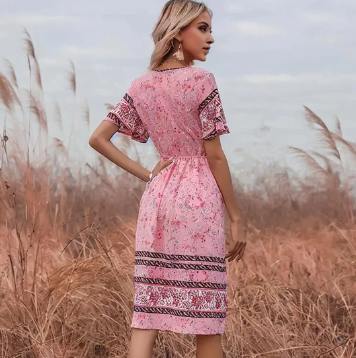 Kvinnors Midiklänning – Boho Stil – V-ringad – Knytning i Midjan – Kort Ärmslös Design