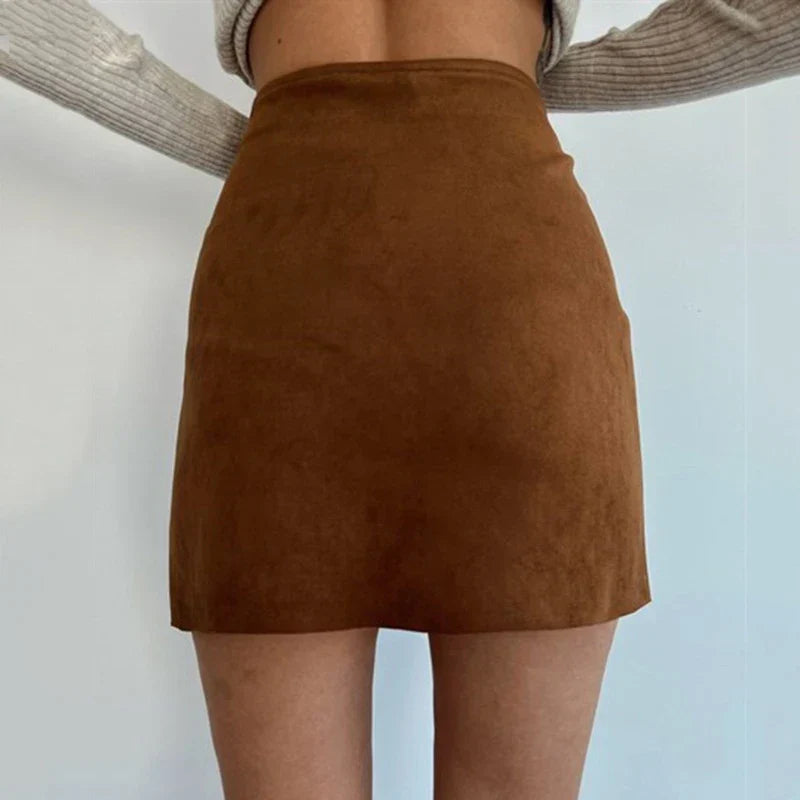 Dam Mini Kjol – Slim Fit Mocka – A-linje Siluett – Knappdetalj på Sidan