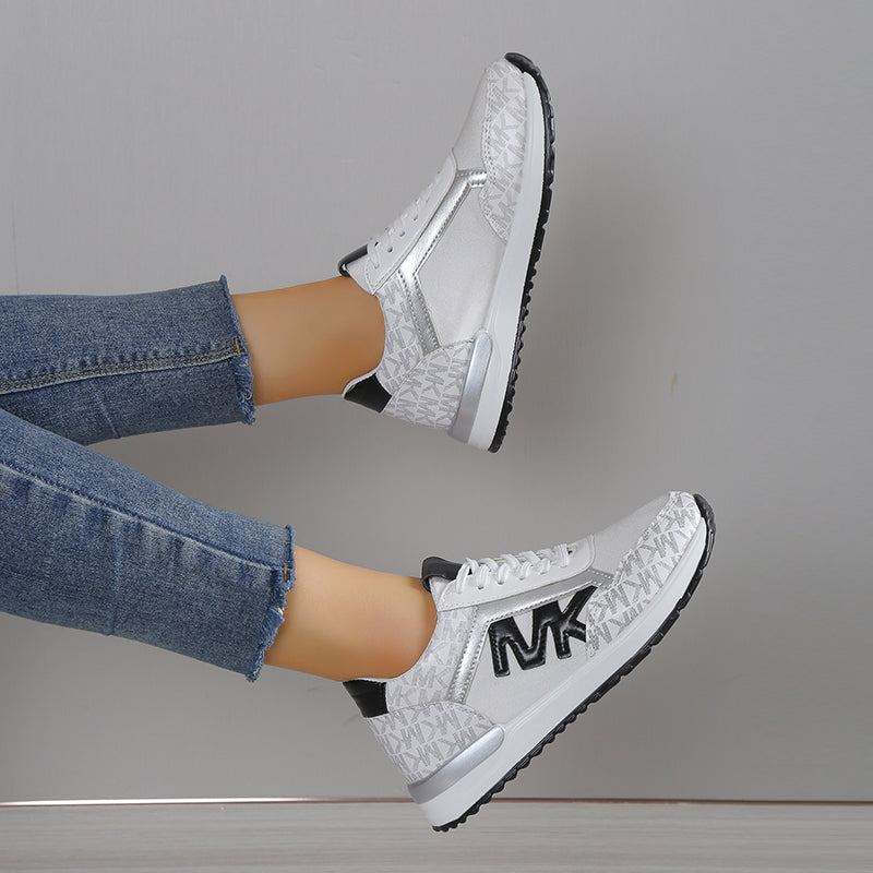 Dam Sneakers – Lågskaftad Passform – Andningsbart Material – Sportig Stil