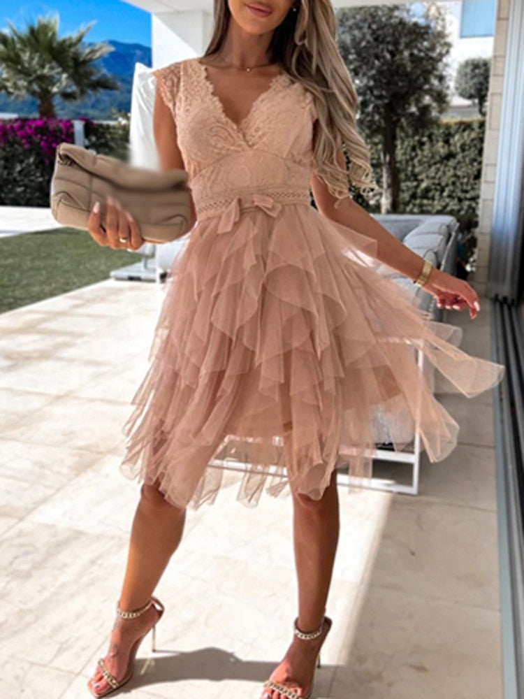 Klänning för dam - V-ringning - Spetsdetaljer - Ärmlös - Tyllkjol - Elegant festlook