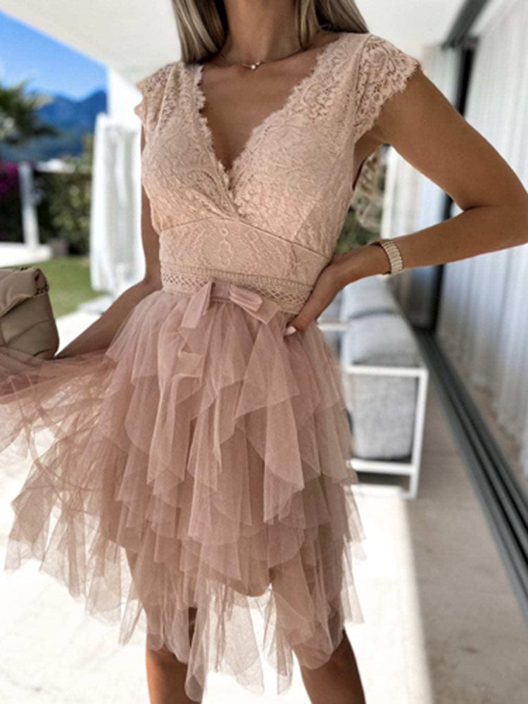 Klänning för dam - V-ringning - Spetsdetaljer - Ärmlös - Tyllkjol - Elegant festlook