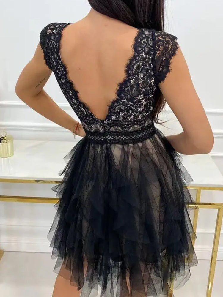Klänning för dam - V-ringning - Spetsdetaljer - Ärmlös - Tyllkjol - Elegant festlook
