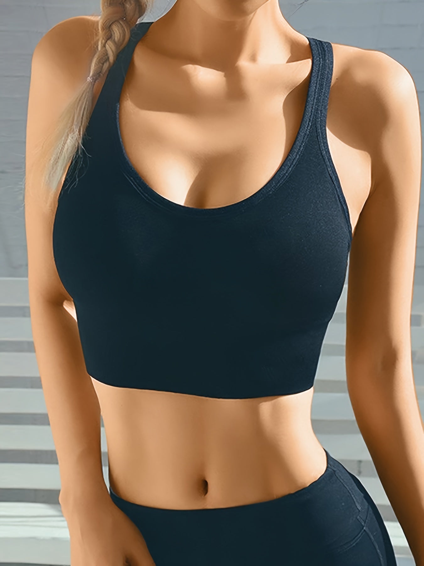 Dam sport-bh – medelhög support – sömlös stretch – racerback – andningsbart material