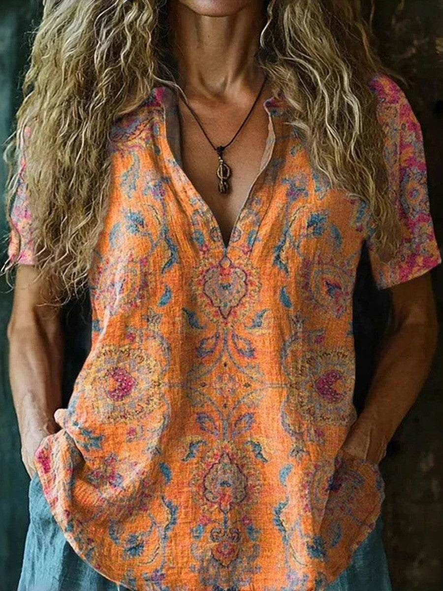 Damtop – V-ringning – Avslappnad Passform – Kort Ärm – Etno Mönster – Luftigt Material