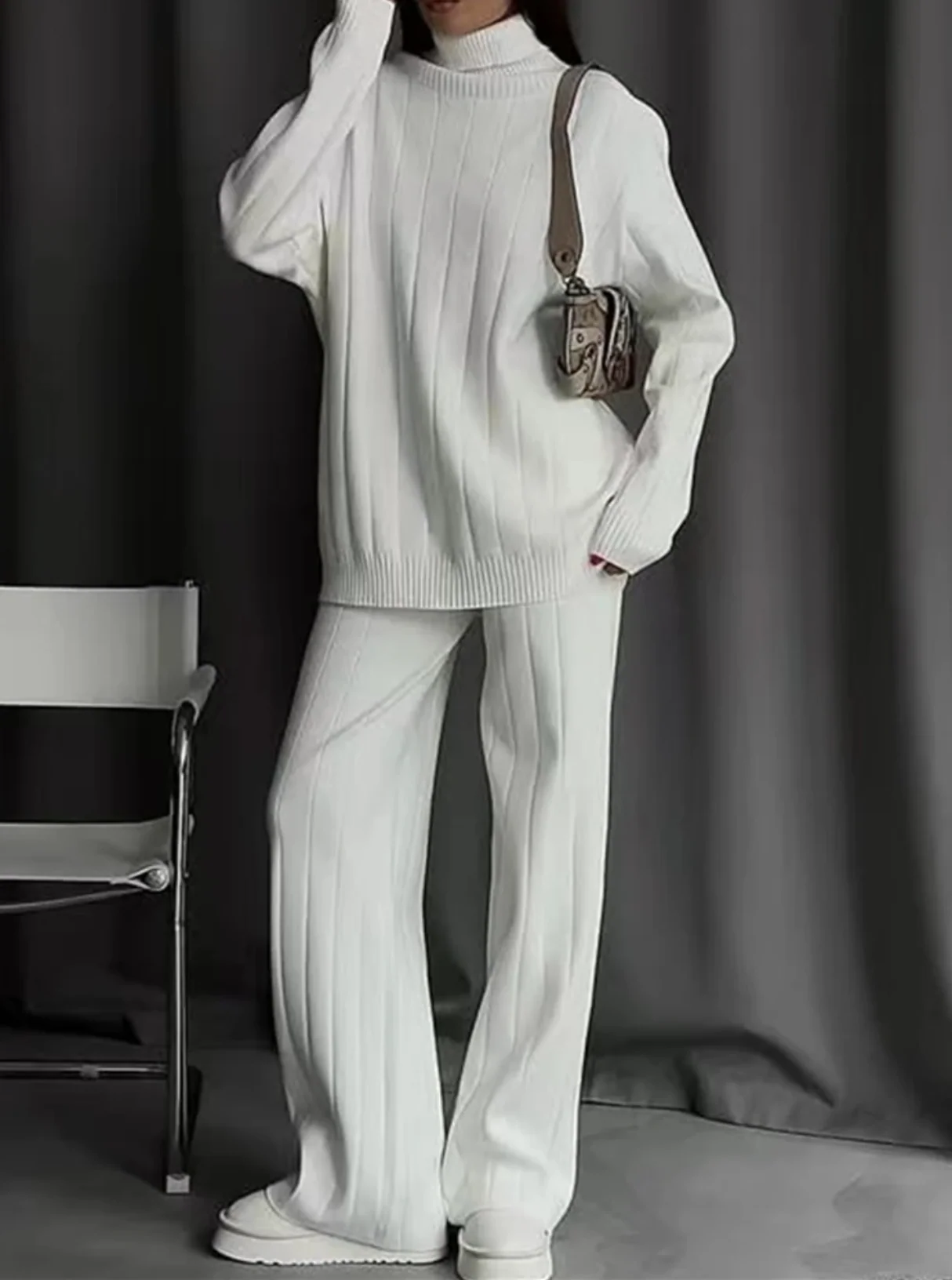 Damset med byxa – Ribbstickad – Avslappnad passform – Hög hals – Hellång byxa