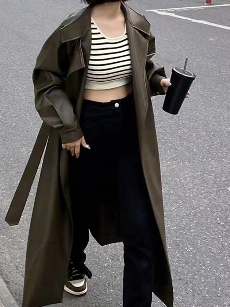 Damkappa – Skräddarsydd Passform – Veganskt Läder – Notchkrage – Lång Modell