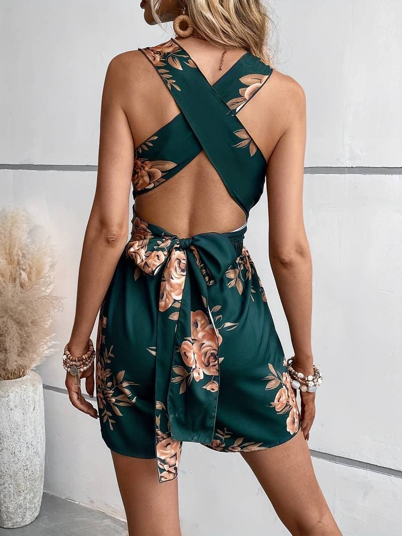 Dam Romper - Ärmlös V-ringning - Blommigt Mönster - Figurnära Midja - Luftiga Shorts