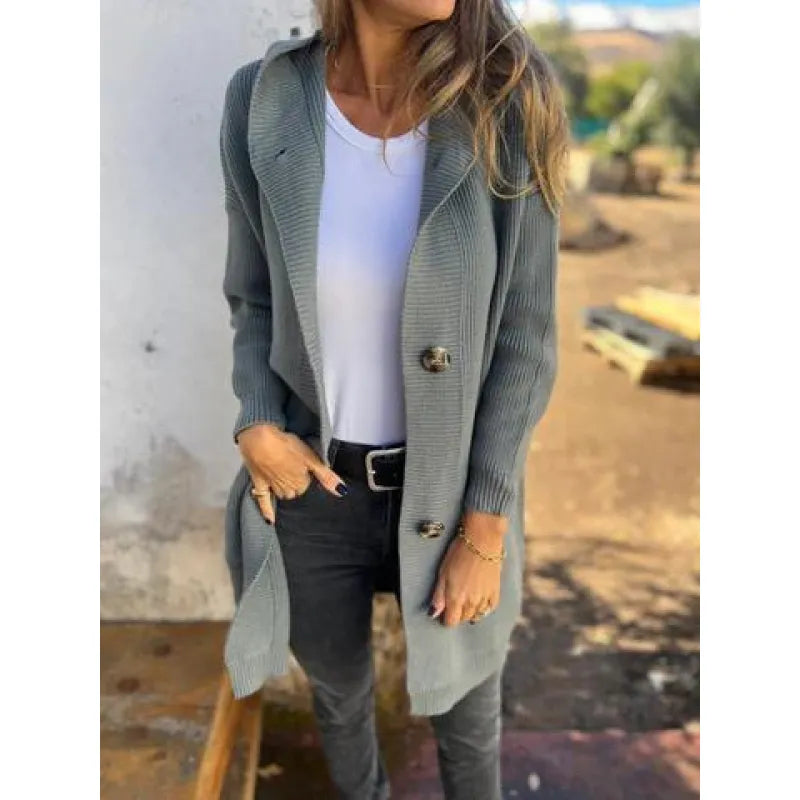 Lår-lång stickad cardigan med huva och stora knappar för kvinnor