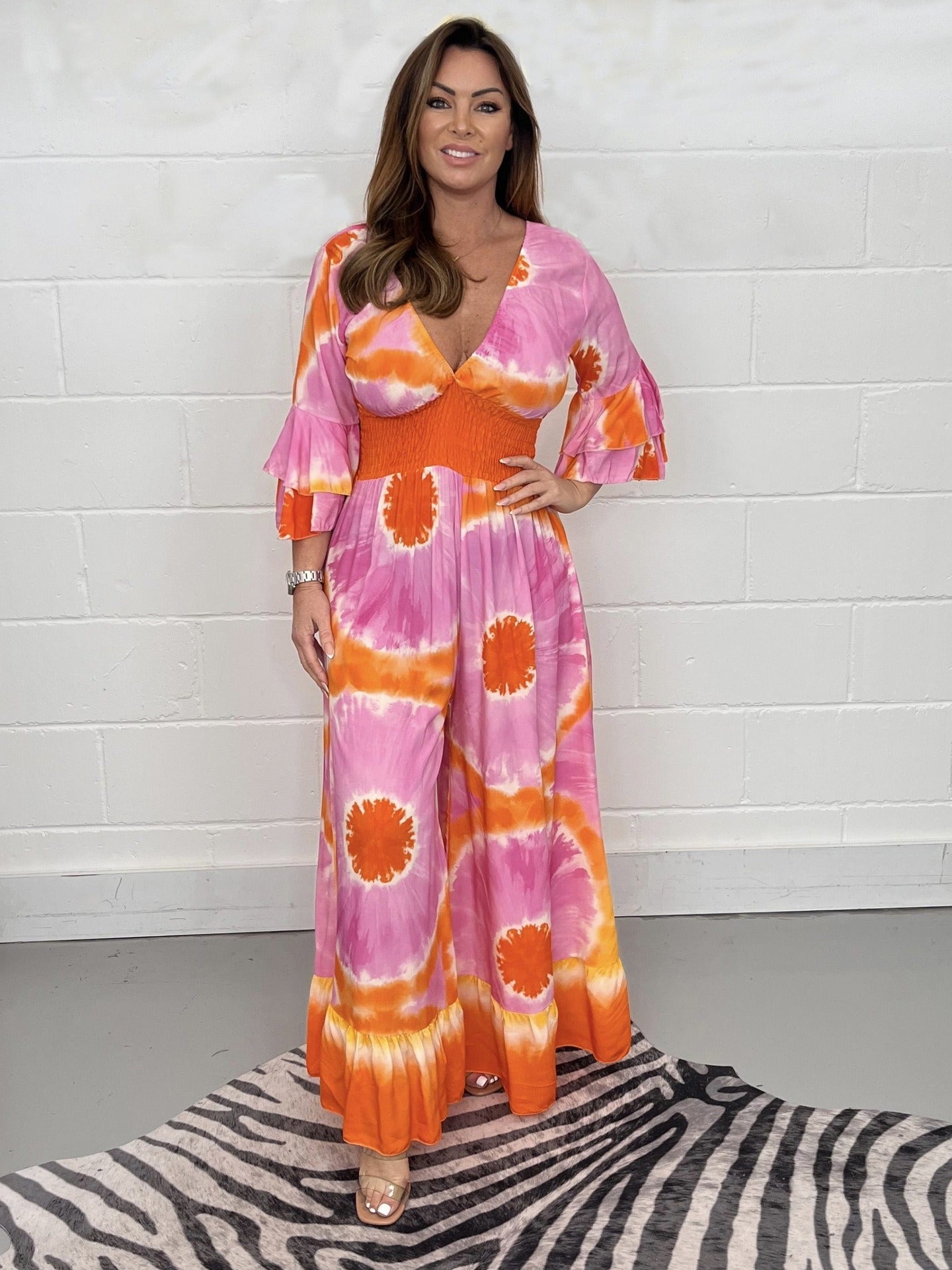 Dam Jumpsuit – Avslappnad Passform – V-Ringning – Utsvängda Ben – Markerad Midja