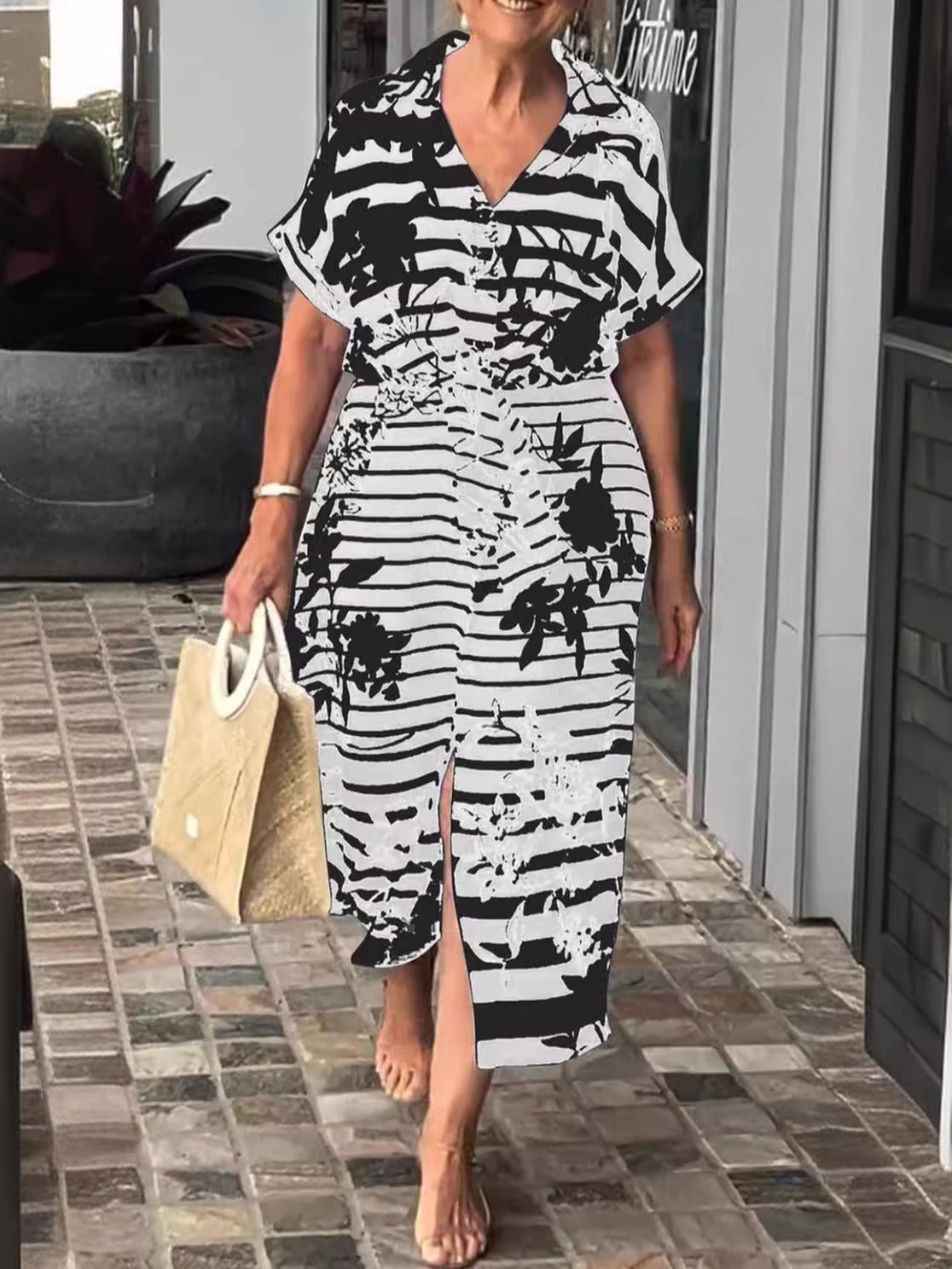 Damklänning – Kort ärm – Knäppning – Växtmönster – Midjebälte – Slits – Midi