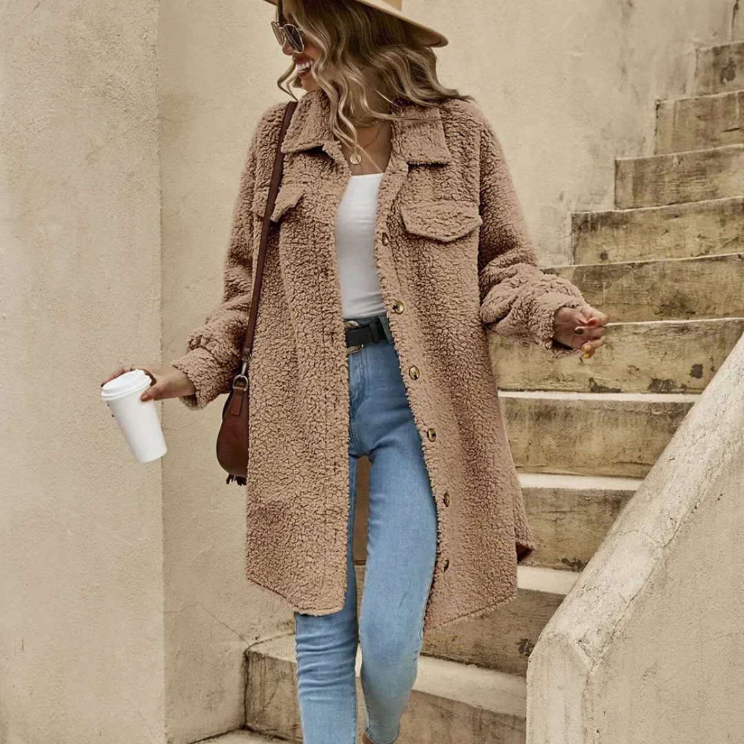 Dam långkappa – Oversized passform – Mjuk textur – Knappar – Bröstfickor