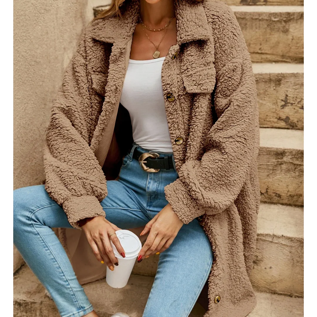 Dam långkappa – Oversized passform – Mjuk textur – Knappar – Bröstfickor