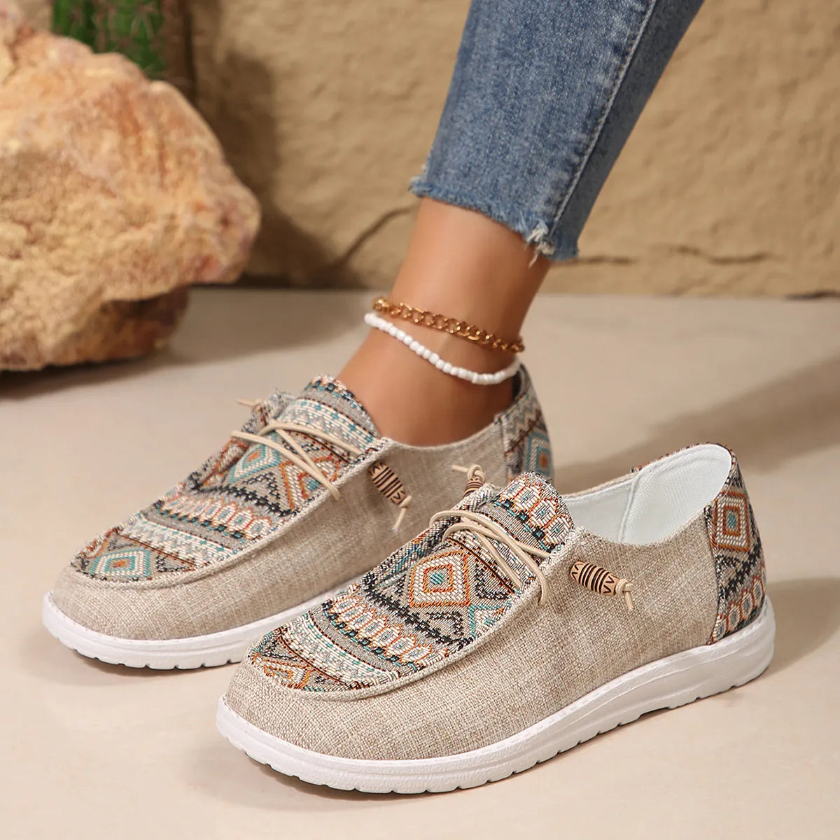 Platta, runda låga, bekväma bohemiska sneakers för kvinnor