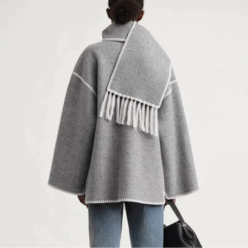 Kvinnors Cape Kappa - Elegant Lös Passform - Knäppning & Fickor - Scarf med Franskant