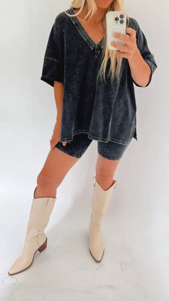 Dam T-shirt Oversized – V-ringning – Kortärmad – Cykelshorts Set – Bekväm Passform
