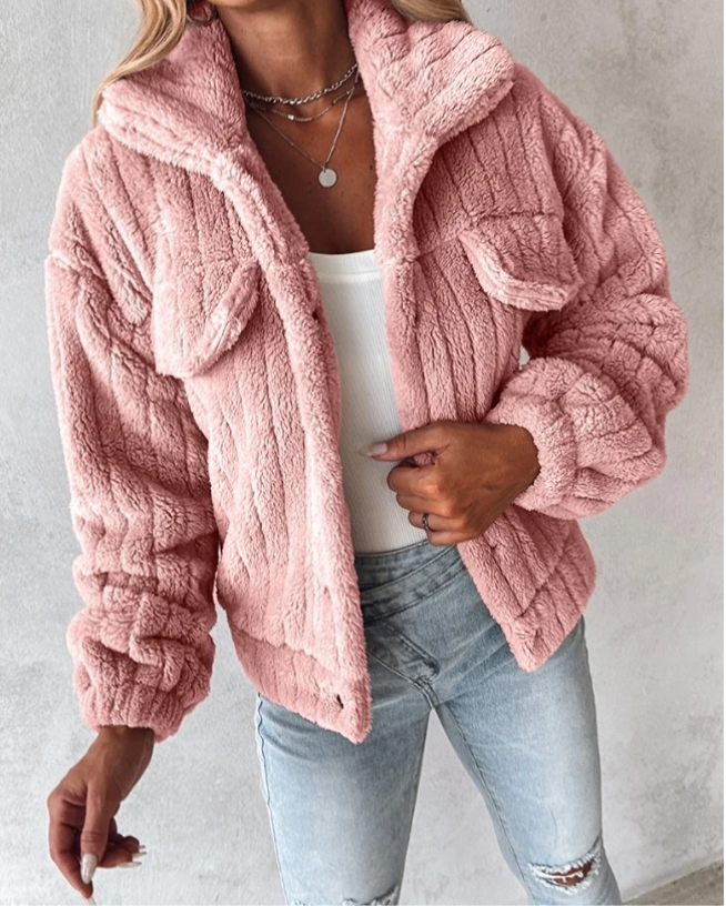 Dam Teddyjacka – Oversized Passform – Fluffig Textur – Knäppning – Bröstfickor