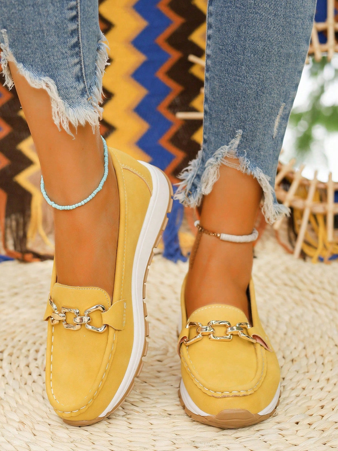 Damloafers – Klassisk Passform – Mockaliknande Yta – Spänndetalj – Räfflad Sula