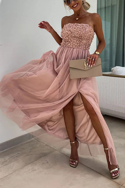 Damklänning maxi – axelbandslös elegant passform – texturerad överdel – hög slits