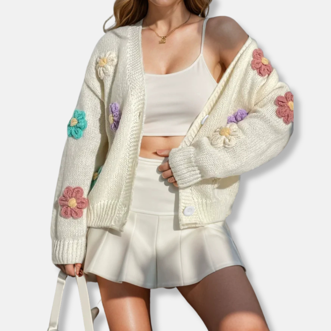 Damkofta – Oversized Passform – Stickad med Blommiga Detaljer – Knäppning Fram