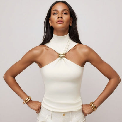 Damlinne – Smickrande Slim Fit – Halterneck med Metallring – Mjuk Stickad Kvalitet