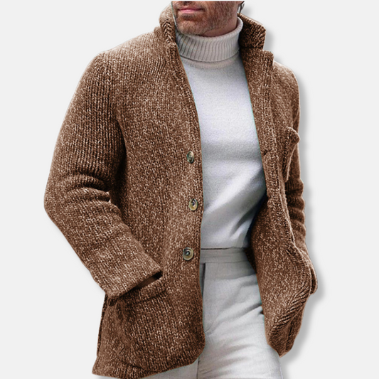 Herrjacka i Stickad Design – Normal Passform – Ståkrage – Knäppning – Sidfickor