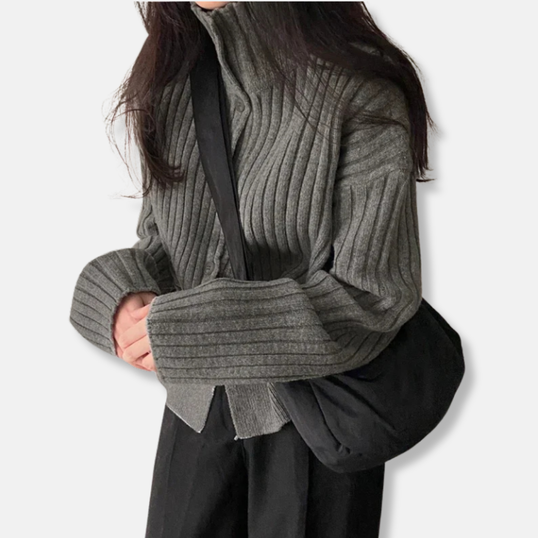 Damkofta – Stickad Ullmix – Avslappnad Passform – Hög Krage – Kort Modell – Hellång Ärm