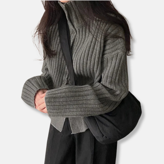 Damkofta – Stickad Ullmix – Avslappnad Passform – Hög Krage – Kort Modell – Hellång Ärm