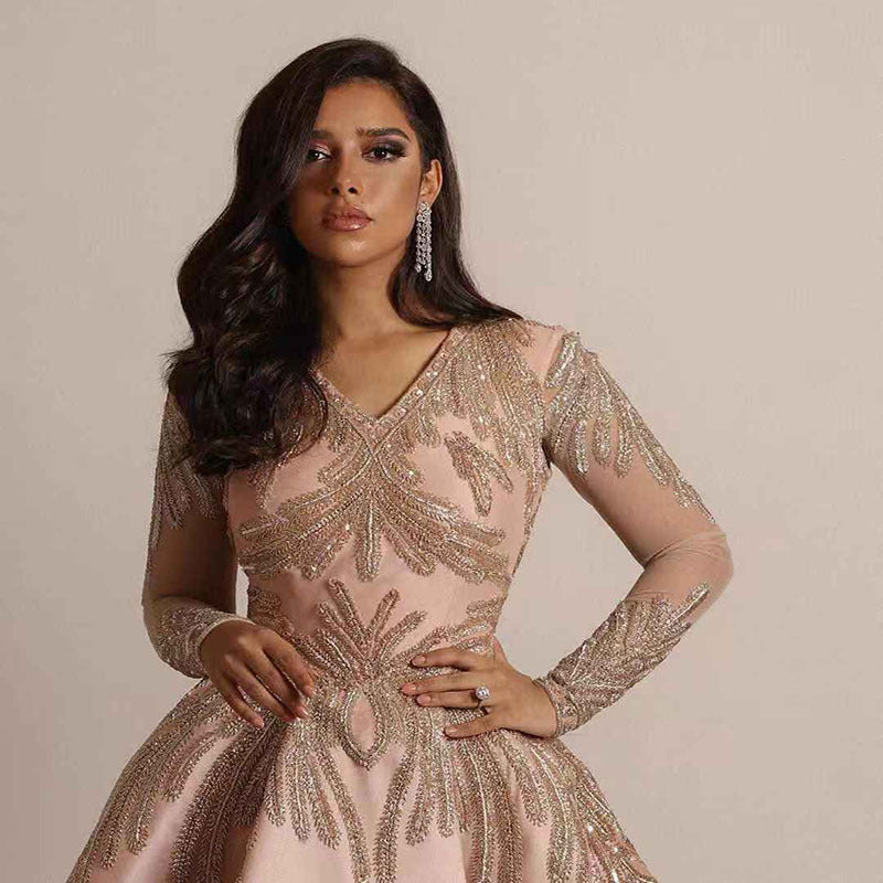 Damklänning – Djup V-ringning – Lång ärm – A-linje – Paljettprydd hel längd