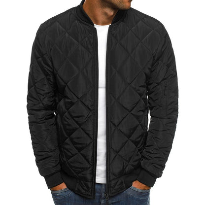 Herrjacka quiltad – Regular fit – Diamantmönster – Ribbstickad kant – Ärmficka med dragkedja