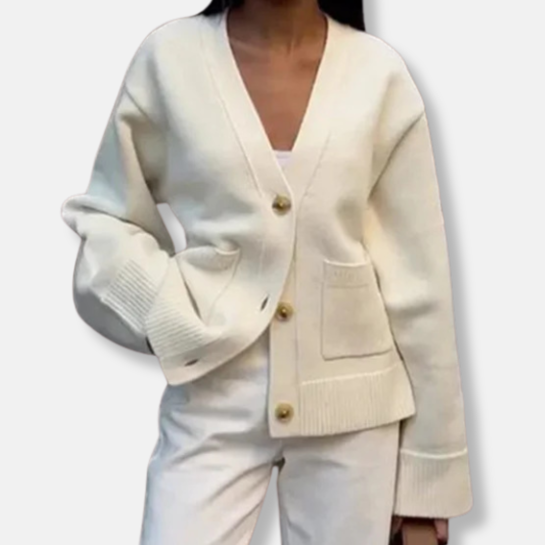 Damkofta – Oversized Passform – V-ringning – Knappstängning – Fickor – Ribbad Kant