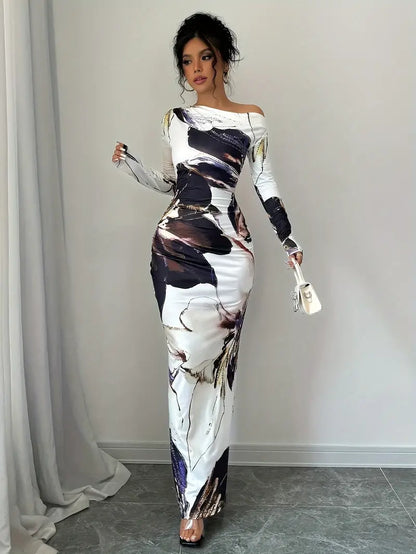 Dam Maxiklänning – Figurnära Passform – Off Shoulder – Långa Ärmar – Mönstrad Design