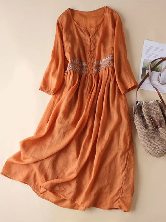 Damklänning midi – Lös passform – Naturliga fibrer – Broderi – V-ringning – 3/4 ärm