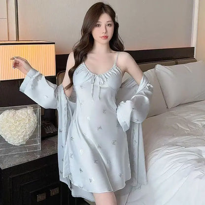 Damnattklädesset - Elegant spaghettibandsunderklänning - Morgonrock med böljande ärmar