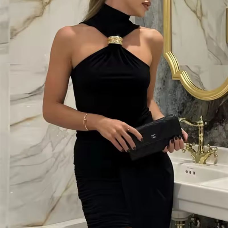 Damlinne – Smickrande Slim Fit – Halterneck med Metallring – Mjuk Stickad Kvalitet