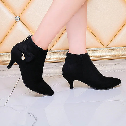 Alice - Ankelboots - Spetsig Tå - Rosettdekoration Med Pärlberlock