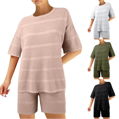Kvinnors Tvådelat Set – Kortärmad Topp & Shorts – Bekvämt och Stretchigt