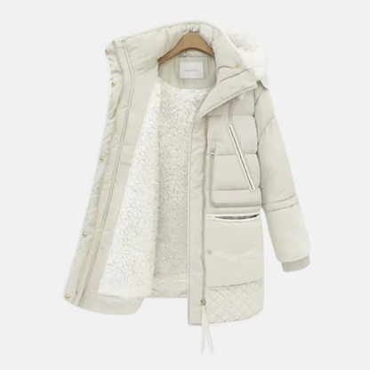 Damjacka – Oversize Passform – Quiltad Design – Pluffsig Huva – Ribbad Mudd – Fickor