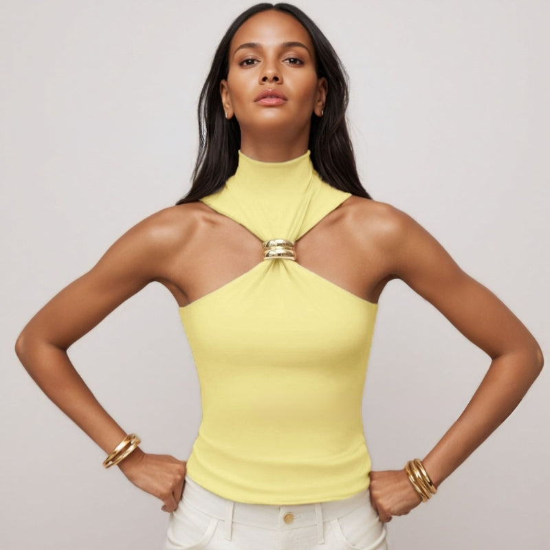 Damlinne – Smickrande Slim Fit – Halterneck med Metallring – Mjuk Stickad Kvalitet