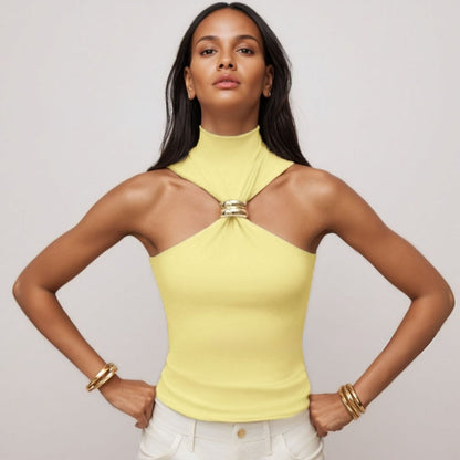 Damlinne – Smickrande Slim Fit – Halterneck med Metallring – Mjuk Stickad Kvalitet