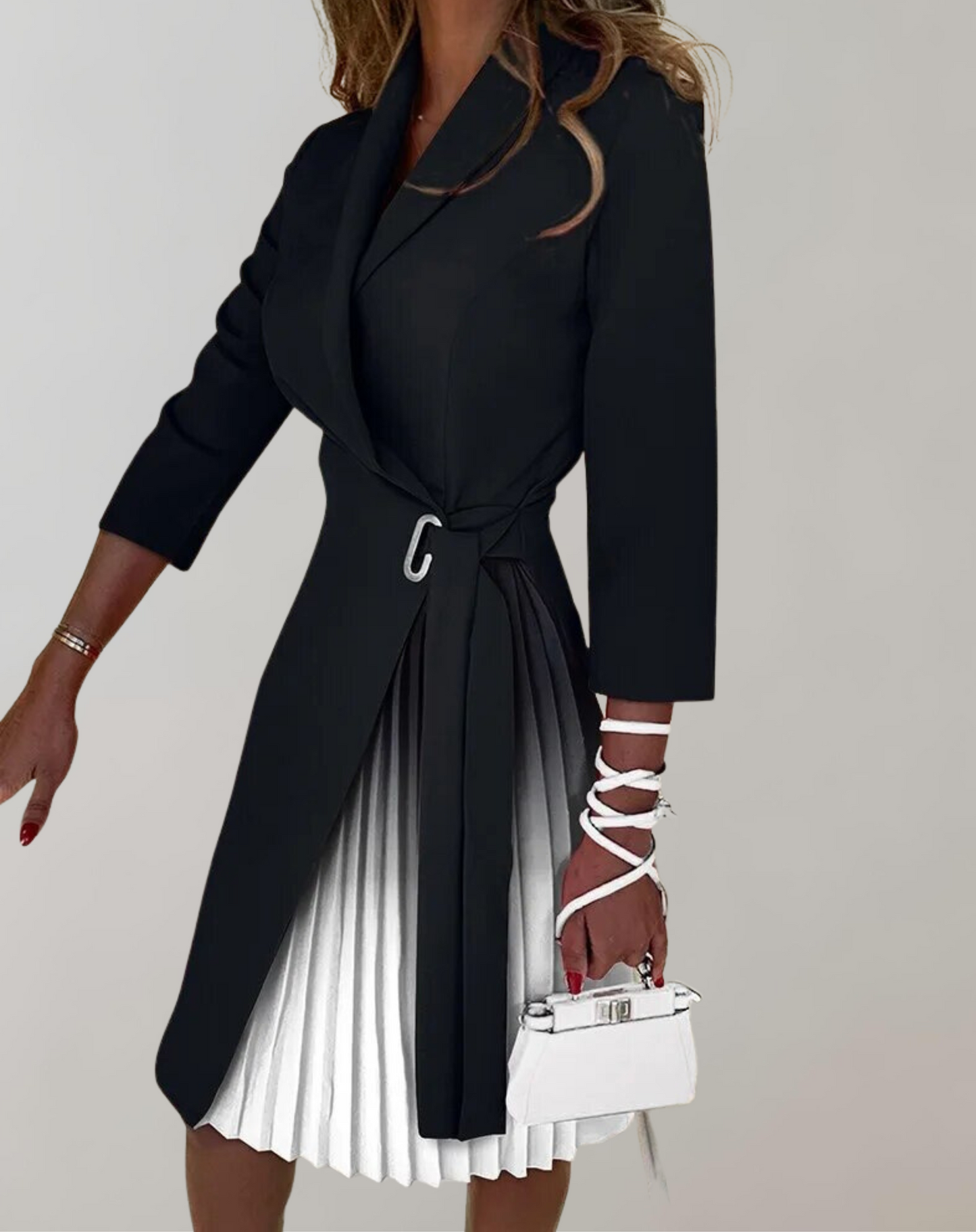 Damklänning midi – Skräddad passform – Plisserad kjol – Notchad hals – Midjebälte