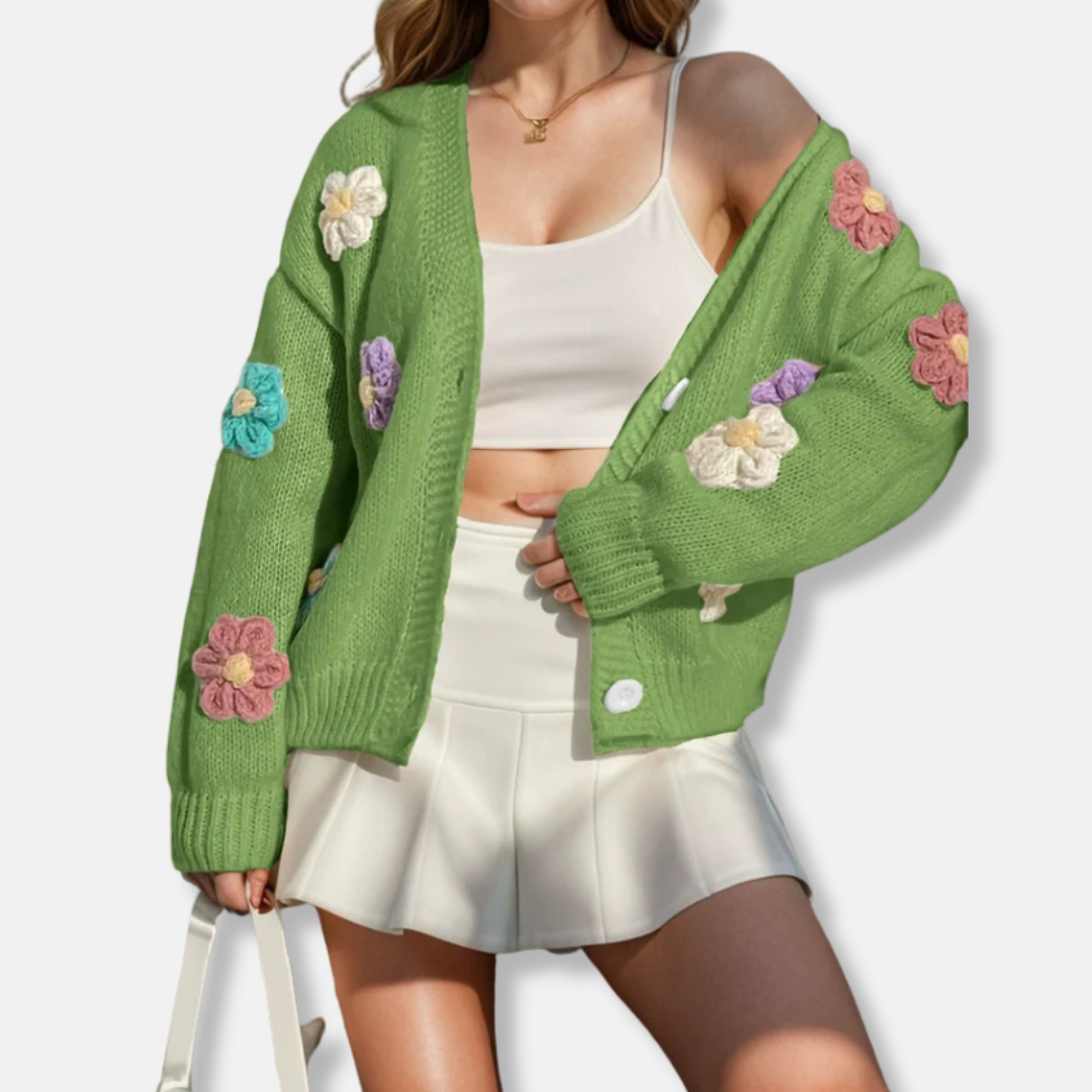 Damkofta – Oversized Passform – Stickad med Blommiga Detaljer – Knäppning Fram