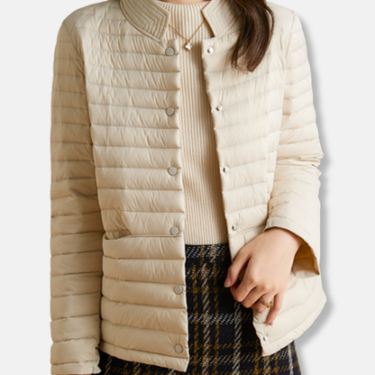 Damjacka – Lättviktsdun – Figurnära Passform – Quiltad – Kort Modell – Ståkrage