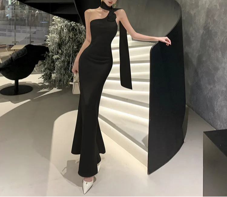 Elegant satinklänning med en axel för kvinnor – Aftonklänning i maximodell