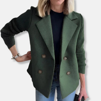 Damkavaj – Figursydd Passform – Dubbla Knappslå – Ribbstickade Ärmar