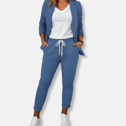 Giulia Blazer och Avsmalnande Joggerbyxor Tvådelat Set | Enfärgad Tvådelad Kostym med Öppen Framsida