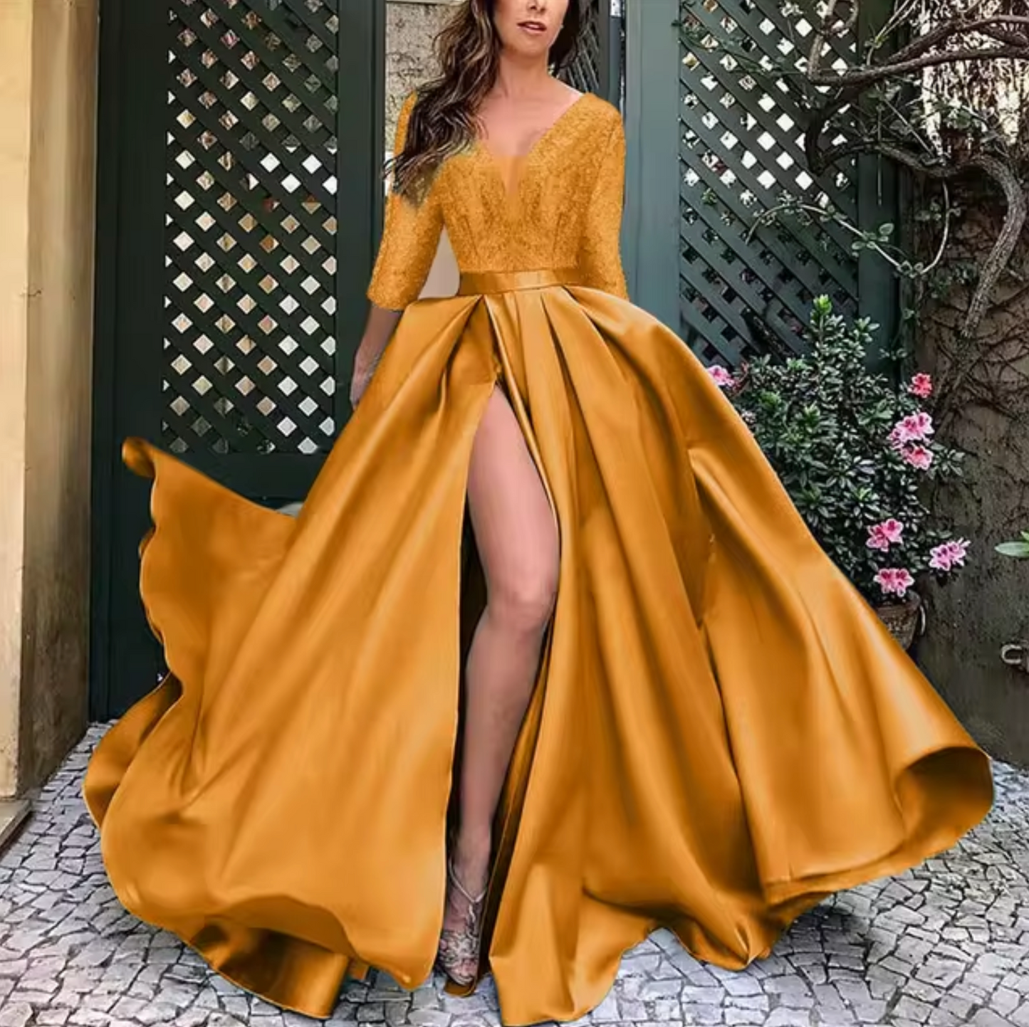 Elegant aftonklänning för dam – V-ringning – 3/4 ärm – Voluminös kjol med hög slits