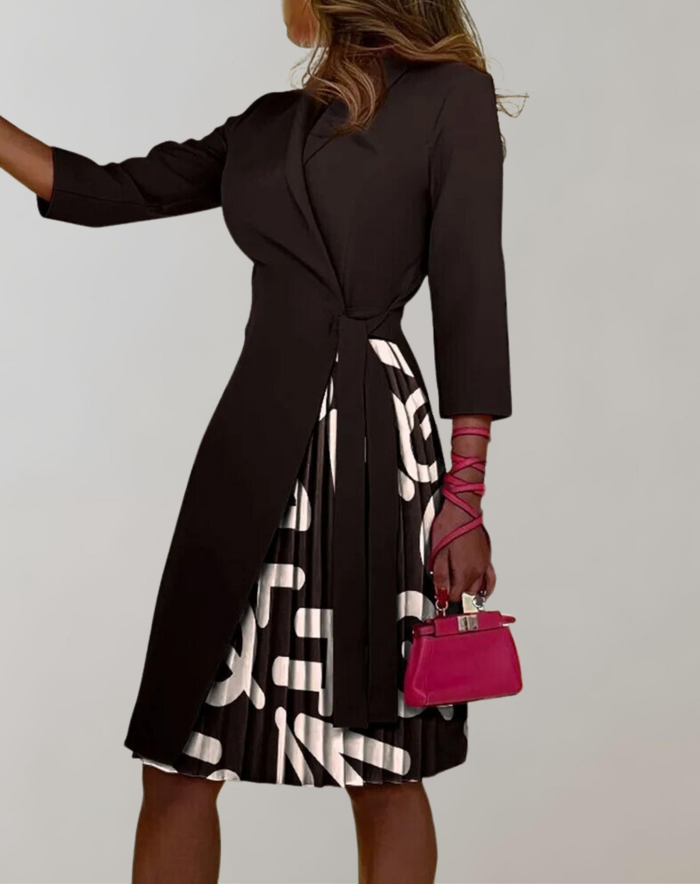 Damklänning midi – Skräddad passform – Plisserad kjol – Notchad hals – Midjebälte