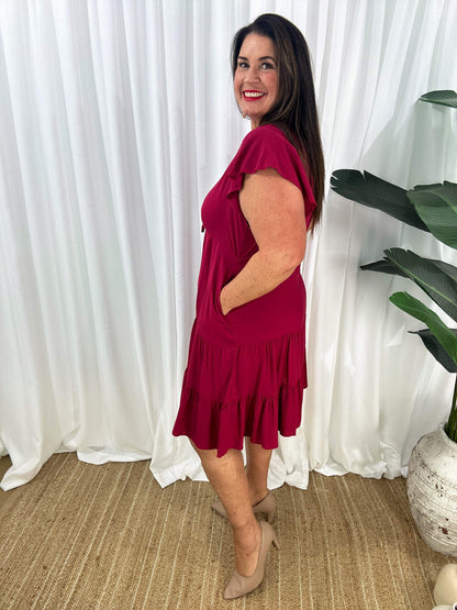 Damklänning - V-ringning - Korta Fjärilsärmar - Knappdetaljer - Justerbar Midja - Volangkjol