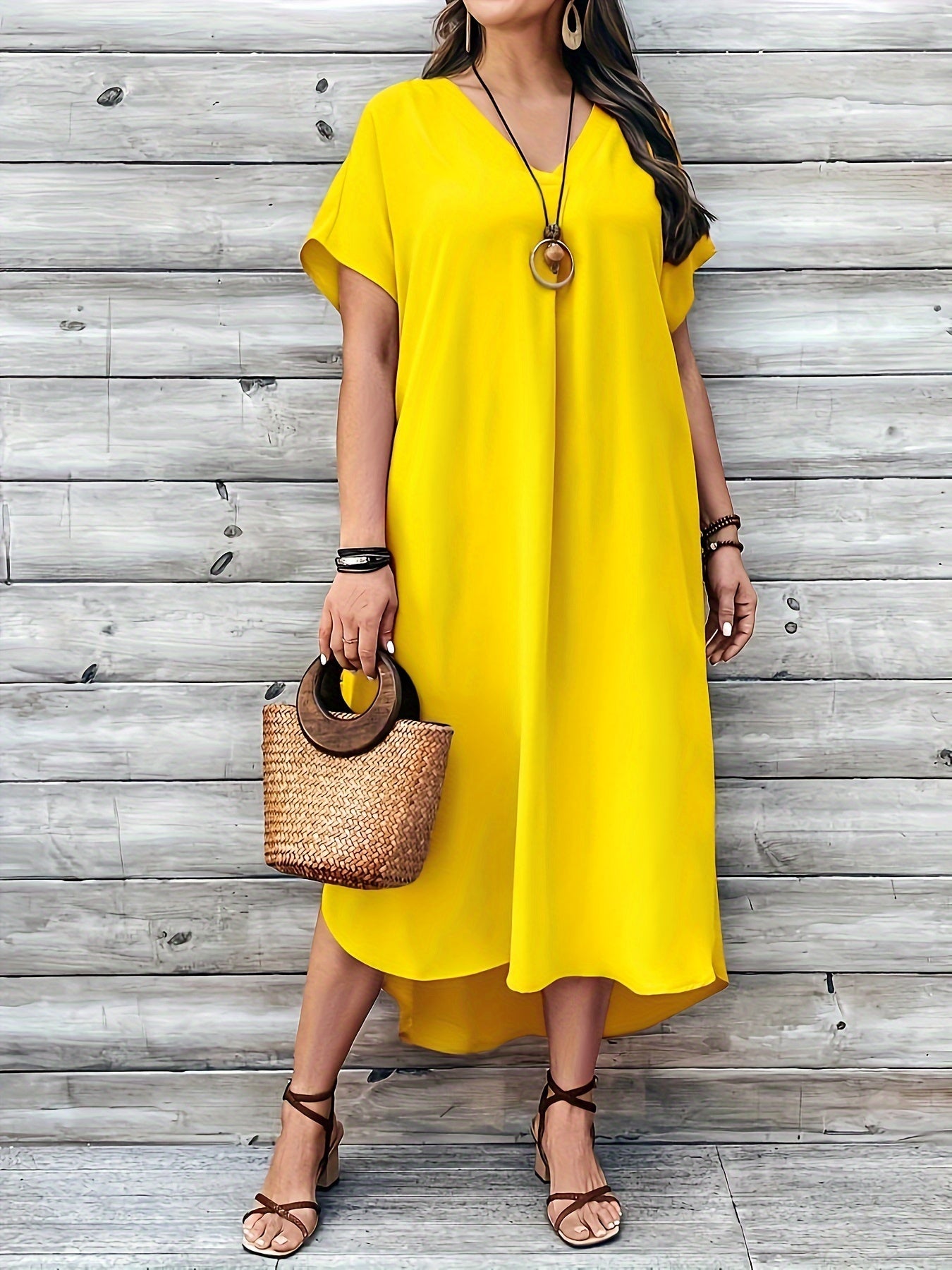 Damklänning - Lös Passform - V-ringning - Korta Ärmar - Asymmetrisk Fåll